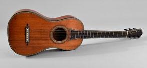 135 Gitarre in Violinenform 20 Marke Ideal, um 1920, Korpus aus Fichte und Ahorn, Decke mit