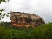 Tagesziel: Anuradhapura Fahrtzeit: Zirka 2 Stunden (75 km) Nach dem Frühstück besuchen Sie die heilige, altertümliche Stadt Anuradhapura, die im 4.
