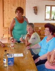 So lernten wir unsere Nachbargemeinde besser kennen und kehrten anschließend noch im Café Forstner ein. In Fahrgemeinschaften ging es am 9. 7. nach Gmunden-Engelhof zur zweiten Wanderung.