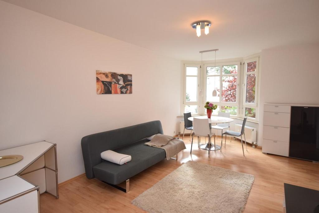 Verkaufsobjekt: Bestes Westend: moderne 2-Zimmer Wohnung mit TG- Stellplatz Anschrift: Westendplatz 39, 60325 Frankfurt Preis: Wohnung: