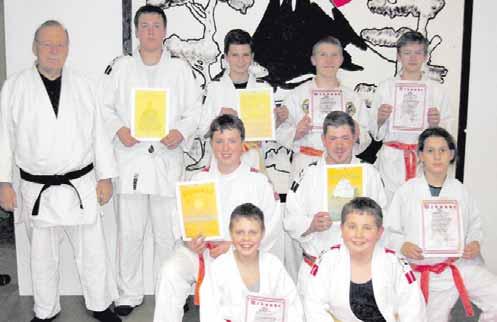 Nach gut einjähriger Vorbereitungszeit, die in den vergangenen Monaten in einer Trainingsgemeinschaft intensiviert wurde, hielten die Judoka als Lohn ihres Trainingsfleißes stolz ihre Urkunden in den