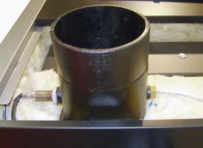 Instandhalten des Kessels Inspektion und Reinigung 4 Abgasfühler reinigen Am Abgasrohr: Gewindestift lösen und Abgasfühler herausziehen Abgasfühler mit einem sauberen