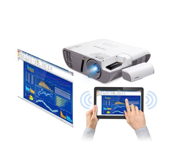 Ortsferne Überwachung und Steuerung von bis zu 256 Projektoren Der Lieferumfang aller LightStream-Projektoren der PJD6-Reihe enthält die benutzerfreundliche