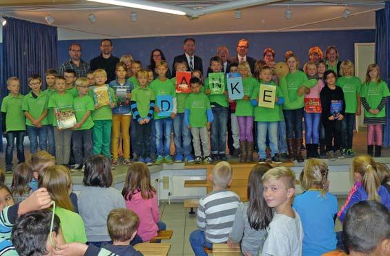 Neue Schülerbibliothek der Bolandschule wird eingeweiht Kleiner Festakt in der Bolandschule Schüler und Lehrer bedanken sich bei Helfern und