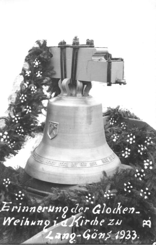 5. Die Glocken Nach dem großen Brand von 1690 ist noch viel verschmolzenes Metall von den vier zerschmolzenen Glocken gerettet worden.