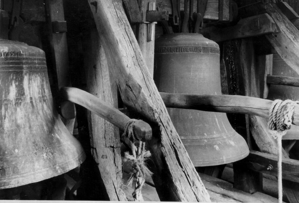 Wilhelm Wahl (Jahr unbekannt) Nach diesem schweren Brand wurden 1690 vier neue Glocken gegossen. Im Turm der evangelischen Jakobuskirche sind jetzt noch drei dieser Glocken erhalten.