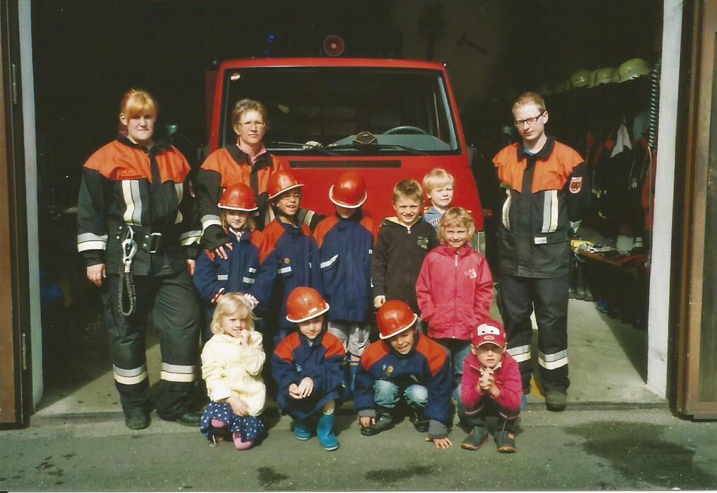 Abschiedsbesuch der SVE-Kinder Wolfsberg bei der Feuerwehr Am 14.Juni 2013 durften wir Kinder der SVE Wolfsberg die Feuerwehr Wolfsberg besuchen.