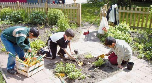 Garten für Kids Garten für Kids Natur erfahren und erlernen Seit Anfang 2002 gibt es das Gartenprojekt Garten für Kids auf dem Gelände des Spielparks Holzwiesen in Hannover- Vahrenheide als offenes