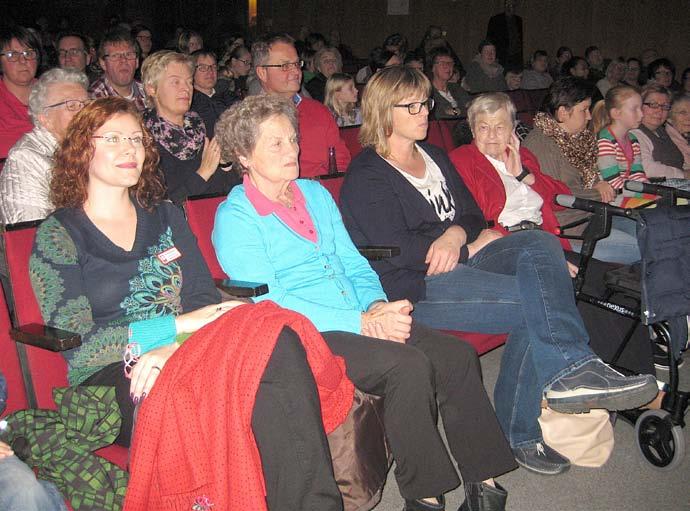 Dezember 2015 4 Ausblick Integrative Theatergruppe TIKITAMBA gastiert in Damme Besuch der Aufführung Die goldene Gans Einige Bewohner vom Haus Am Ohlkenberg besuchten am 14.