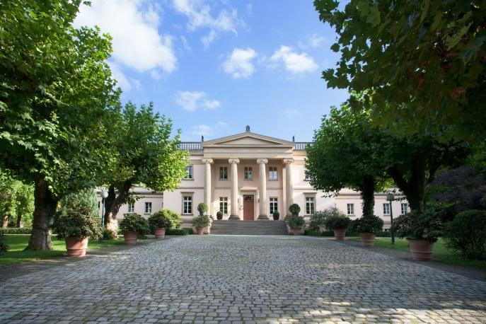 Anwesen Villa im Park Louisa in Frankfurt Grundstücksfläche: ca. 16.215 m² Nutzfläche: ca. 2.
