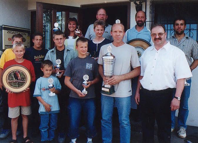 Beim Eyachpokalschießen das am 29. und 30. Juni 2002 auf der Schießanlage in Gruol ausgetragen wurde, konnte die Jugendmannschaft ihren Titel aus den Vorjahren verteidigen.