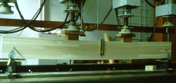 Teil B 6 Die Herstellung von Brettschichtholz aus Pappel Die Prüfung der K - Träger erfolgte entsprechend den Abmessungen (Länge: Höhe < 10) auf Schubfestigkeit.
