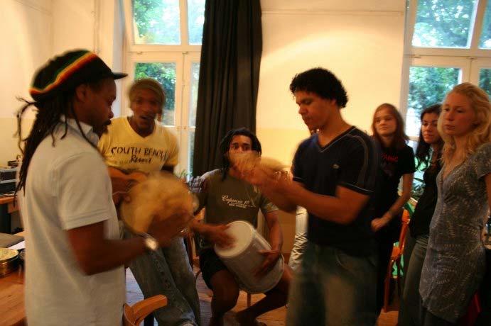 Es entstand eine interessante Diskussion über die Anfänge und die Verbreitung der Capoeira in Europa (siehe Bericht über das 14. Summermeeting, 2003).