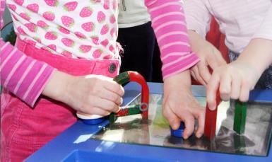 Aufbau Struktur Kindergarten/Unterstufe: spielerische Erfahrungen mit magnetischen