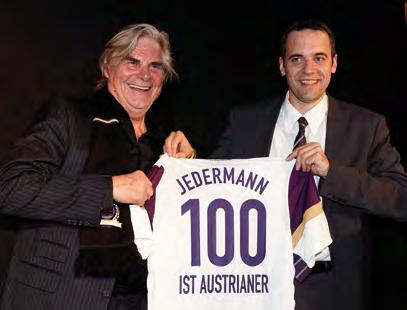 AG-Vorstand Markus Kraetschmer mit Edelfan und Burgschauspieler Peter Simonischek Emotionale Party zum 100. Geburtstag It s Showtime!