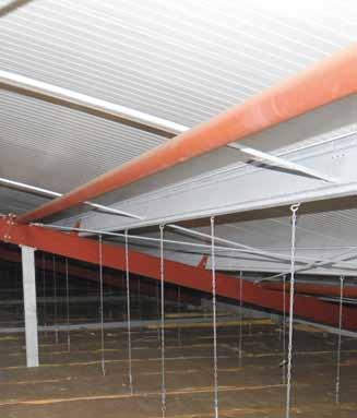 1 Bei der Diffusen Zuluft strömt die Frischluft über Traufen außerhalb des Stallgebäudes in den gedämmten Dachraum des Gebäudes.