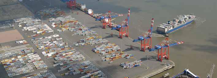 Container Terminal und GVZ JadeWeserPort in Wilhelmshaven Kurze Wege klare Standortvorteile Wilhelmshaven positioniert sich mit dem Container Terminal als Hafenstandort der Zukunft, gerüstet für die