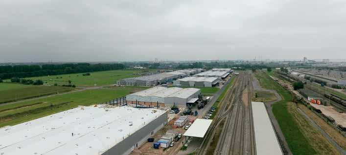 Zukunft Emden GmbH stellt die Weichen für CO 2 einsparende Logistik Sanierung und Wiederinbetriebnahme des Güterbahnhofes im Industriepark Frisia in Emden Rund 300 LKW erreichen werktäglich das Emder