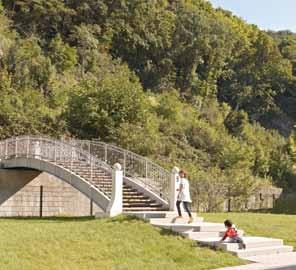 energetischen Versorgung durch erneuerbare Energien wie Wasserkraft durch den Gewerbekanal und vorhandene Grundwasserbrunnen ist ein ökologisch nachhaltiges Vorzeigeobjekt entstanden.