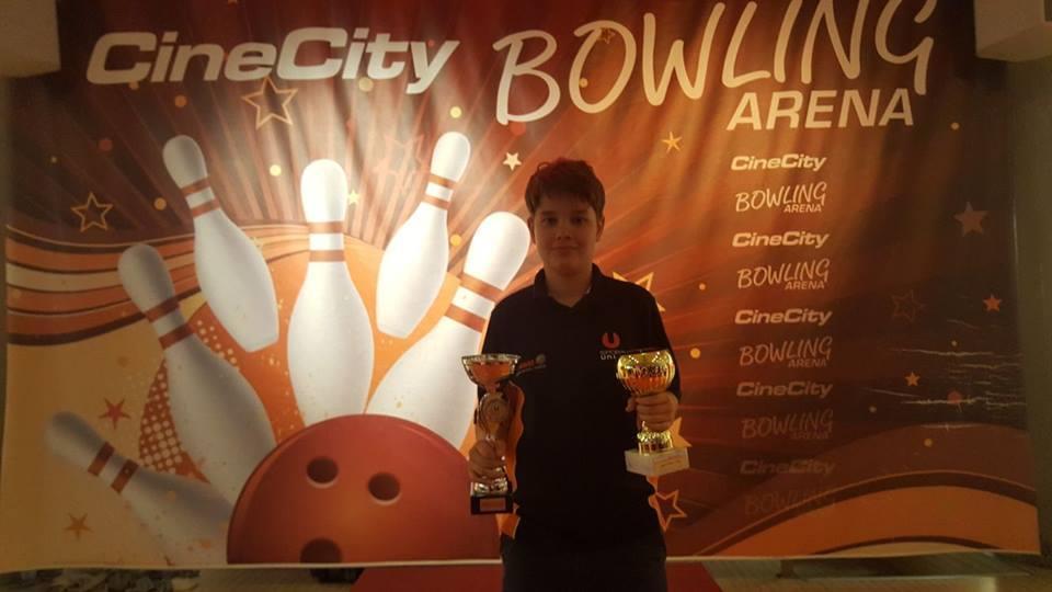 Juli 2017 Simon Huttegger, 12 Jahre alt, nahm am Jugend Bowlingturnier der Sportunion in Klagenfurt teil.