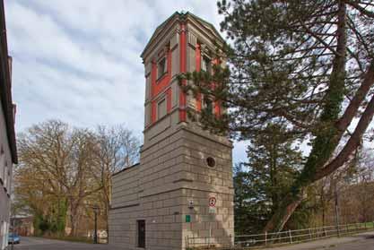 Spitalgasse) Das im Kern noch mittelalterliche Augsburger Wasserwerk war von etwa 1416 bis 1879 in Betrieb. Drei Wassertürme, zwei Brunnenmeisterhäuser und das Aquädukt sind erhalten.