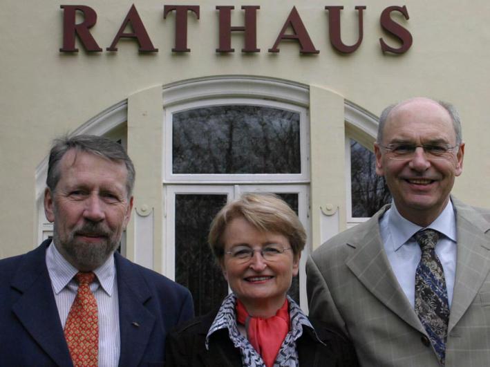 Axel Mylius, Barbara Neinass und Reinhard Röseler Reinhard Röseler Diplom-Kaufmann, Unternehmensberater, 57 Jahre Auf der Koppel 32, Tel.
