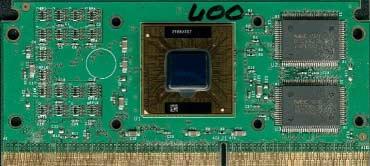 1997 Intels Pentium II kommt im Mai auf den Markt. Der neue Prozessor mit einer Taktfrequenz von 233, 266 und 300 MHz taktet extern mit 66 MHz und verfügt über 7,5 Millionen Transistoren.