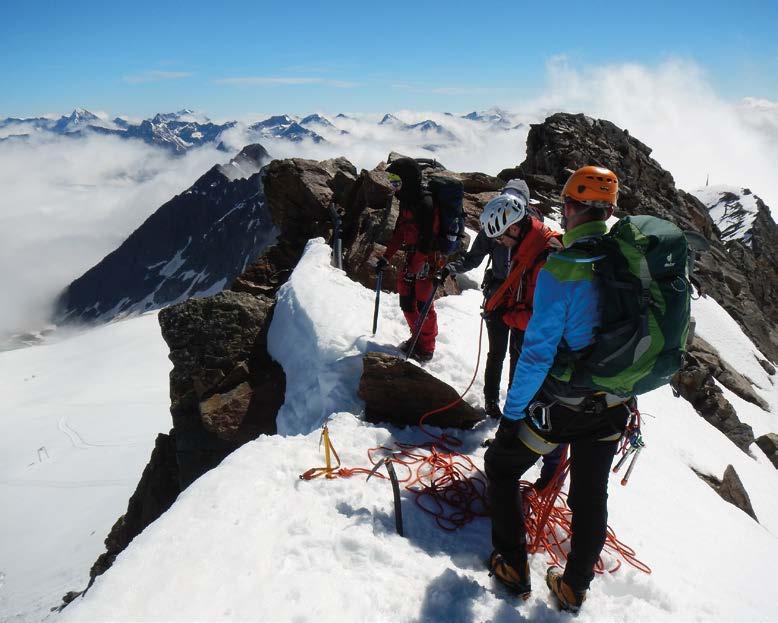 Hochtourenkurs für Fortgeschrittene Sustenpass Die Gipfel und Gletscher rund um den Sustenpass bieten ideale Ziele um anspruchsvolle Hochtouren mit unterschiedlichen Anforderungen durchzuführen.