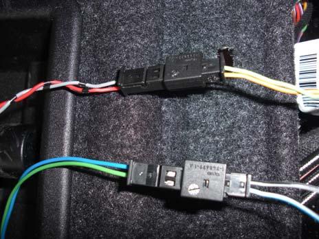 Bild 13: die 4 entfernten Kabel werden in die beigelegten Steckerhülsen gesteckt: Steckerhülse 1: orange/grün -> Pin 1 grün -> Pin 2 Steckerhülse 2: grau/blau -> Pin 1 grau/schwarz -> Pin 2 Die Kabel