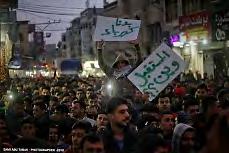 Strafmaßnahmen von Mahmud Abbas aufriefen (al-jazeera.net; PALINFO, 4. Januar 218). Die Demonstration im Flüchtlingslager Dschabalija (Twitter-Account und Facebook-Seite von QUDSN, 4.