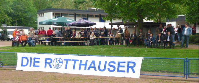 Es fehlt nur noch ein Punkt! DJK TuS Rotthausen DJK Adler Feldmark: 5 0 (3-0) Auch ein zweistelliges Ergebnis wäre möglich gewesen!