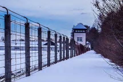 Exkursion 21.06.2018 09.00-14.00 Organisation: Gedenk-Stätte KZ Dachau In der Gedenk-Stätte des KZ Dachau sind während des zweiten Welt- Kriegs schlimme Sachen passiert. Menschen wurden eingesperrt.