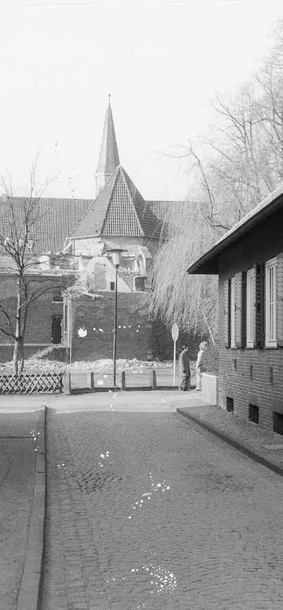 Archiv von Werner Welper) Pfarrhaus mit Notbau für die Steinmetzarbeiten