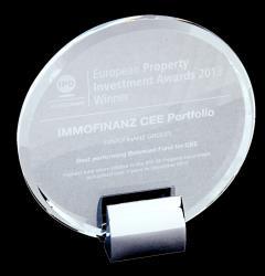 INVESTMENT HIGHLIGHTS Führendes Unternehmen in CEE & Russland Mit dem IPD Award 2013