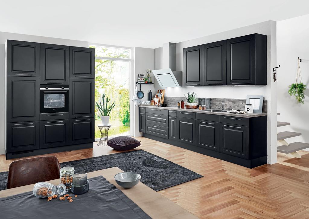 R > 5299.- Einbauküche CATE, Farbton schwarz, ca. 340 cm + 180 cm. Kühlschrank mit SILVERLINE Design-Dunstesse RHW 853 W (EEK** C) 18K02_S.