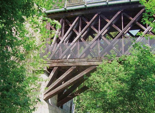 1 Der Eisenbahnbrückenbau in Deutschland von den Anfängen bis zur Gegenwart Zum Schmunzeln soll hier eine außergewöhnliche Nutzung der alten Elbbrücke notiert werden. Am 23.07.