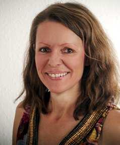 Referentinnen Laura (Lehrgangsleitung) Laura, geboren in Rom, ist langjährige Tuina Anmo-Prac''oner in eigener Praxis in Wien.
