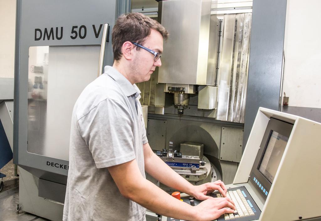 Zerspanungsmechaniker (m/w) Fräsmaschinensysteme Zerspanungsmechaniker arbeiten typischerweise in Metall und Kunststoff verarbeitenden Betrieben in Handwerk und Industrie: