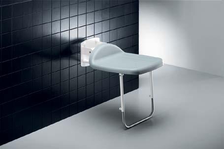 Der Duschklappsitz ist so geformt, dass das Wasser ablaufen kann.