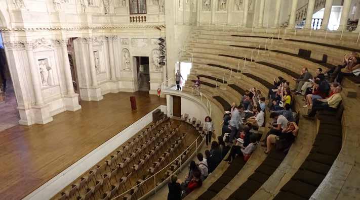 oben: Studienreise nach Norditalien, hier beim Besuch im Teatro Olimpico in Vicenza (Kap. 1.3). unten: Präsentation der Studie Auf dem Weg zum grenzüberschreitenden Arbeitsmarkt?