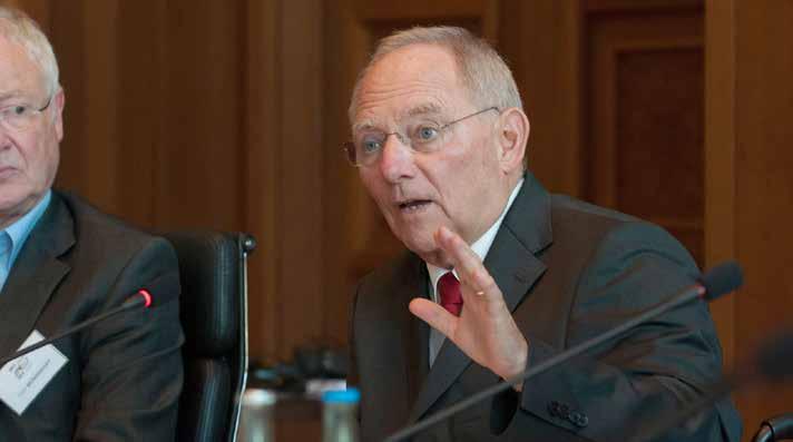 oben: Wolfgang Schäuble, Bundesminister der Finanzen