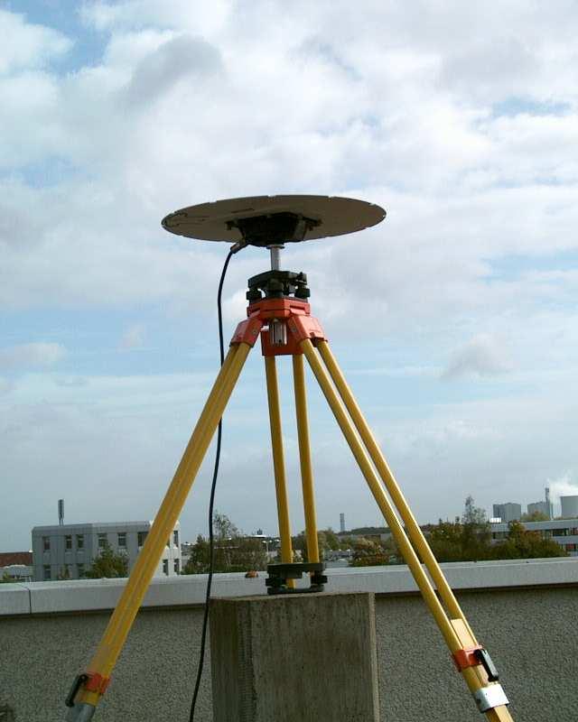Untersuchungen Nahfeld/Multipath auf GPS-Messungen 3 unterschiedliche Antennentyen TRM22020.00+GP TRM33439.00+GP (aus AdV-Benchmark) TRM39105.