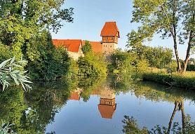 Heute zwar nur noch aus touristischen Gründen, rundet er das Bild der zauberhaften, ehemals fränkischen Reichsstadt aufs Vortrefflichste ab.