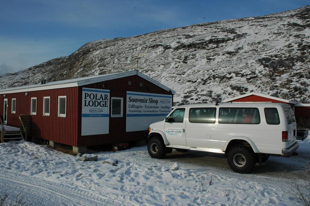 Polar Lodge Auf einer alten amerikanischen Luftwaffenbasis bietet Ihnen die Polar Lodge Ausflüge zu Grönlands Eiskappe, Touren in die Tundra und Basic Zimmer mit kostenlosem WLAN.