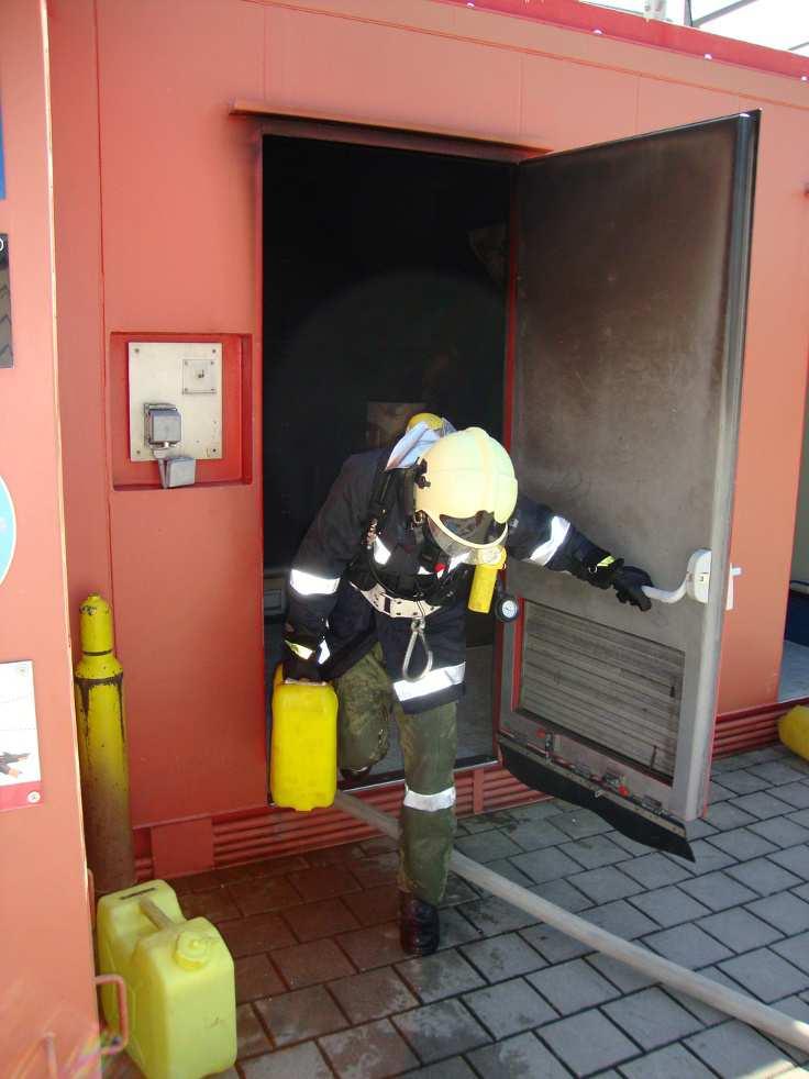 2011 nahmen 4 Kameraden (2 Atemschutztrupps) der Feuerwehr Ort an der Atemschutzausbildung des Abschnittes Obernberg in Osterhofen (D) teil.