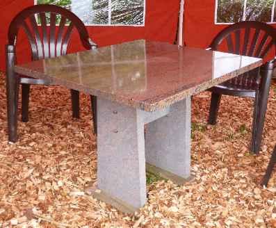 beschädigt Sitzbank Material: grauer Granit