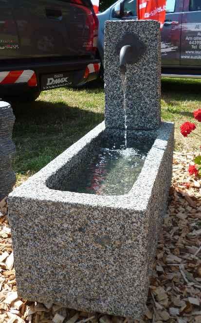 Brunnen mit Brunnenstock Material: Odenwälder Granit Maße: