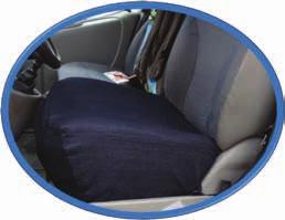 Der Autositz ist aus Jeans, er ist mit Schaumstoff gepolstert und auf der Unterseite ist noch eine Lage Baumwolle. Hinten unter dem Sitz ist eine Stange.