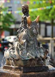 750 Jahre Sinzig Sinzig. Eine Bronzeskulptur der auf einem Stier reitenden Europa, der Geliebten des Zeus, krönt den stufigen Basaltbrunnen. Sinzig. Das Denkmal für Kaiser Friedrich I.