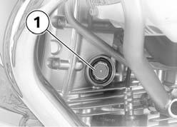 Batteriepole aus- und einbauen 6 Adapter Aufnahme 1/4"-Bits 9x12 mm- und 3/8"-Gelenkadapter Motoröl Motorölstand prüfen Zu wenig Motoröl kann zum Blockieren des Motors und damit zu Unfällen führen.
